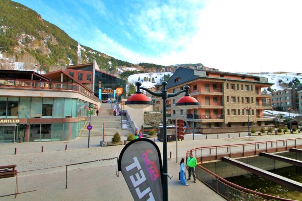 Areny, Centro, En Frente Del Telecabina De Grandvalira *